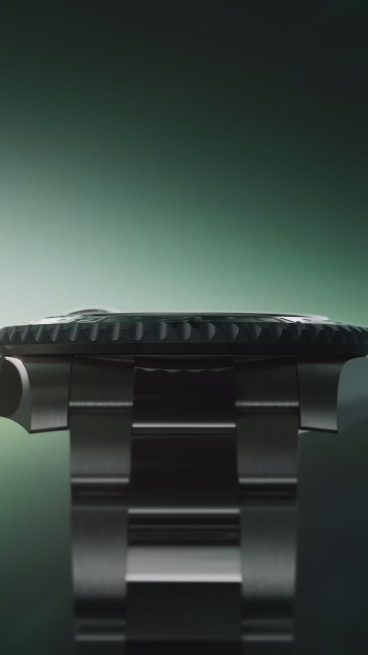 Rolex GMT Master II Premium Men’s Watch Stainless Steel 3-Link Bracelet and Green Dial – Luxevion